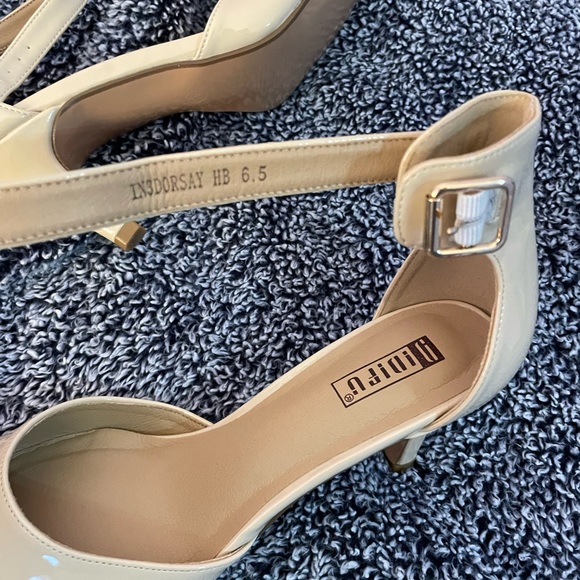 IDIFU heals w/strap. - Picture 2 of 3